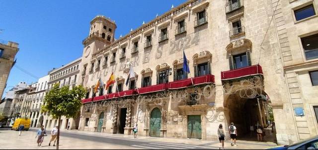 Local comercial en Alquiler en Casco Antiguo - Sta. Cruz - Ayuntamiento