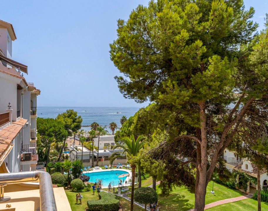 Dormitori de Pis en venda en Marbella amb Terrassa, Moblat i Forn