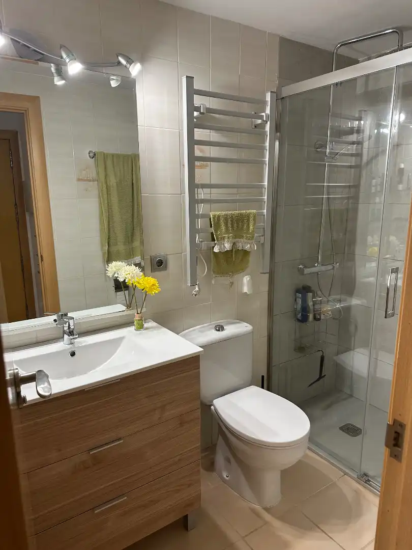 Baño de Planta baja en venta en L'Escala con Calefacción, Terraza y Amueblado