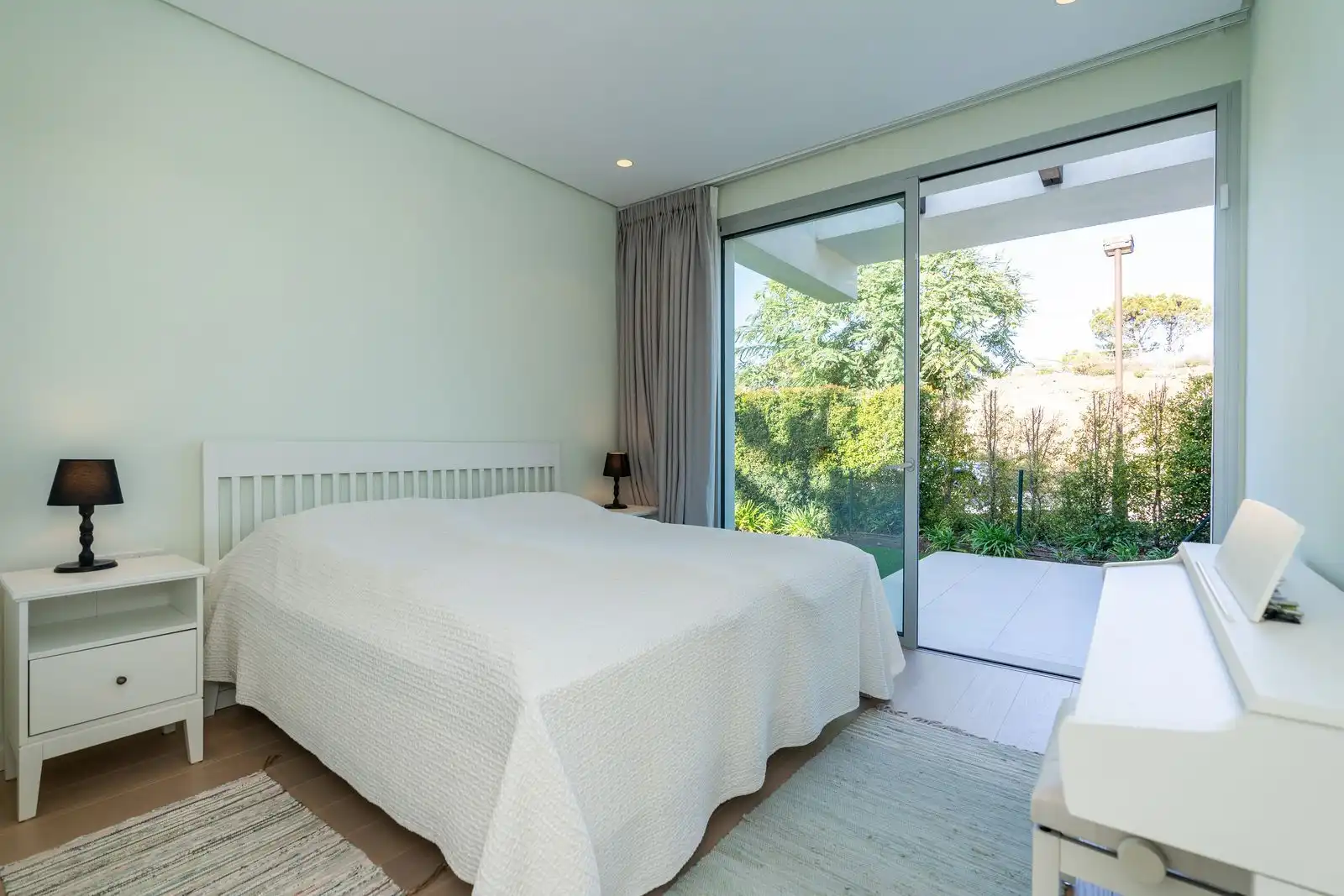 Habitación de Piso en venta en Benahavís con Aire acondicionado, Jardín privado y Terraza