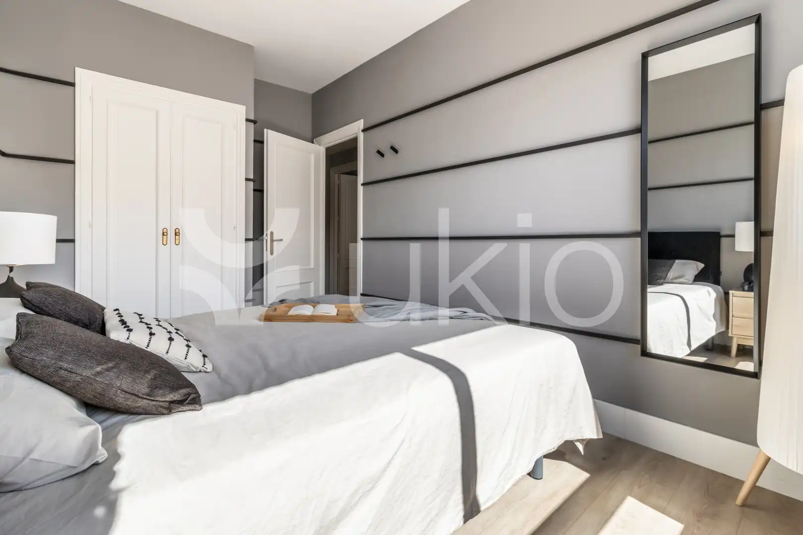 Dormitori de Apartament de lloguer en Madrid amb Aire condicionat, Calefacció i Moblat