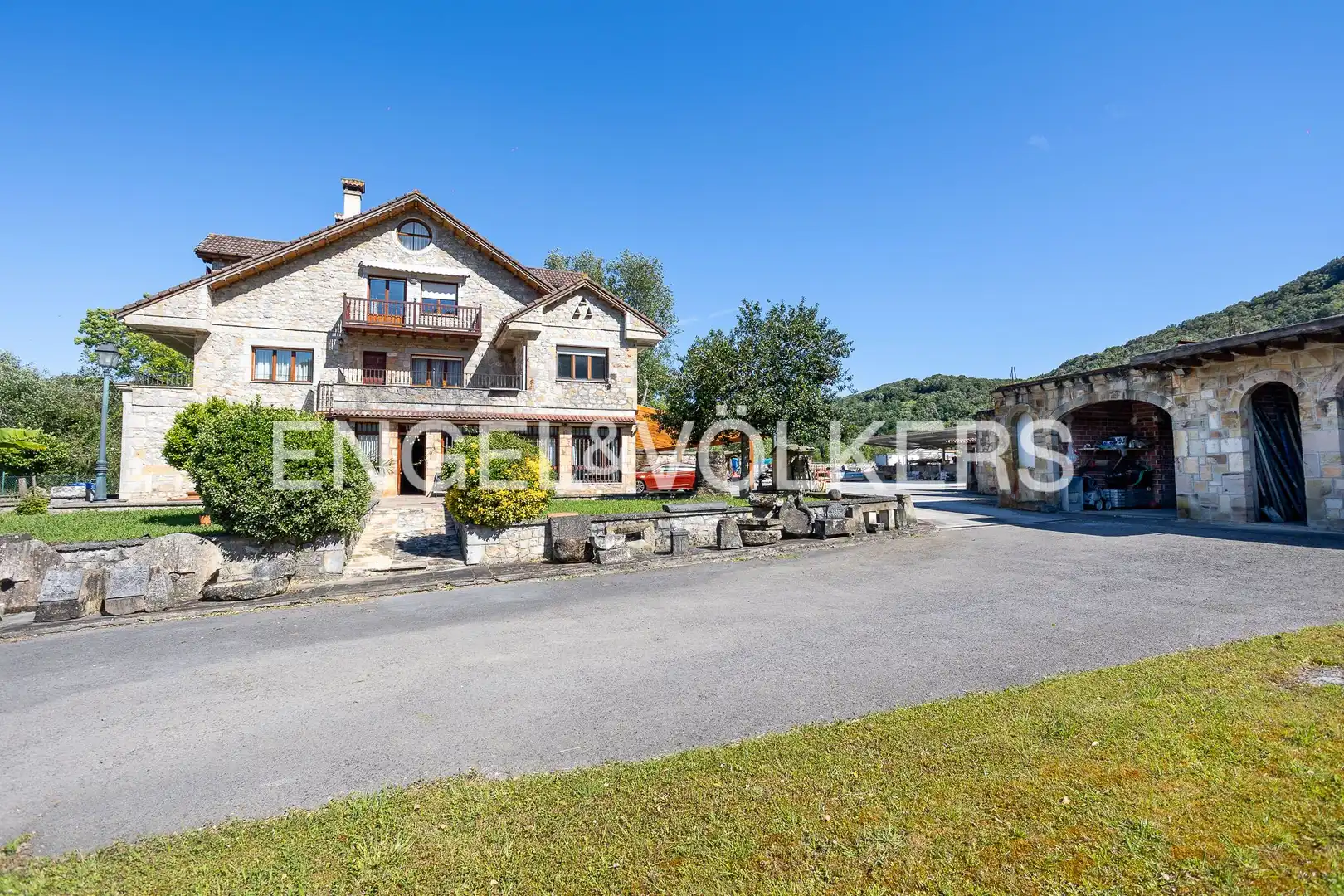 Vista exterior de Casa o chalet en venta en Liendo con Calefacción, Jardín privado y Terraza