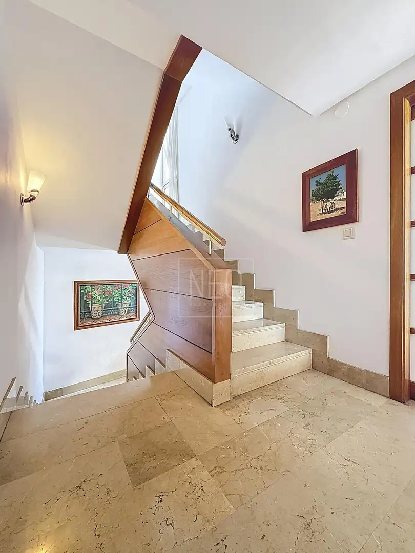 Einfamilien-Reihenhaus zum Verkauf in Granada mit Klimaanlage, Privatgarten und Terrasse