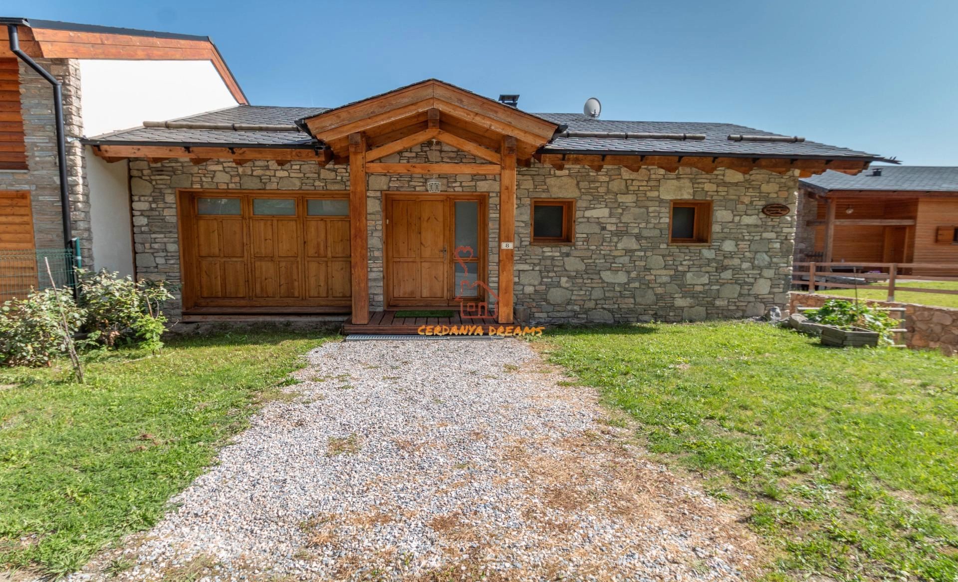 Vista exterior de Casa o chalet en venta en Égat con Calefacción, Jardín privado y Parquet