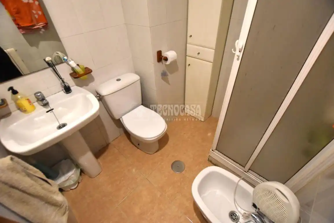 Bany de Pis en venda en Getafe amb Calefacció, Parquet i Terrassa