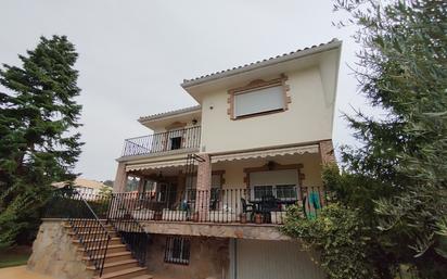 Vista exterior de Casa o xalet en venda en Becerril de la Sierra amb Calefacció, Jardí privat i Terrassa