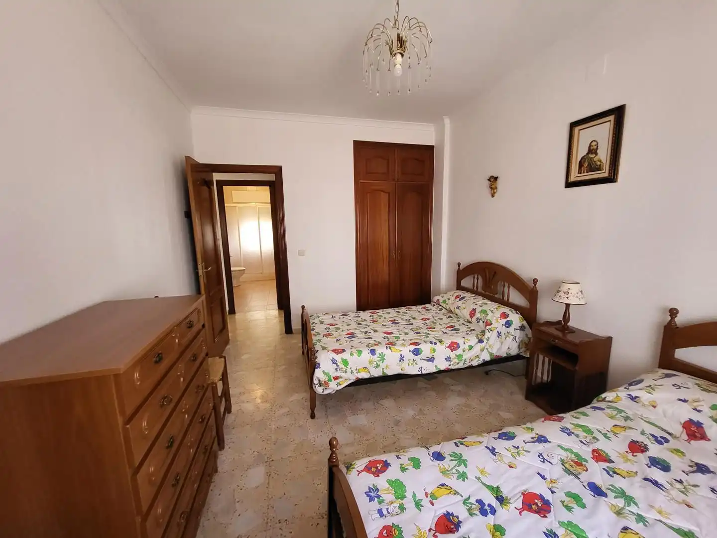 Dormitori de Casa o xalet en venda en Sisante amb Calefacció, Terrassa i Moblat