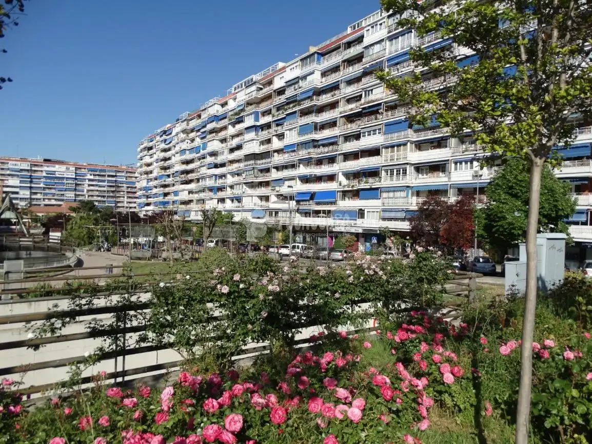 Vista exterior de Pis en venda en Alcorcón amb Calefacció i Terrassa