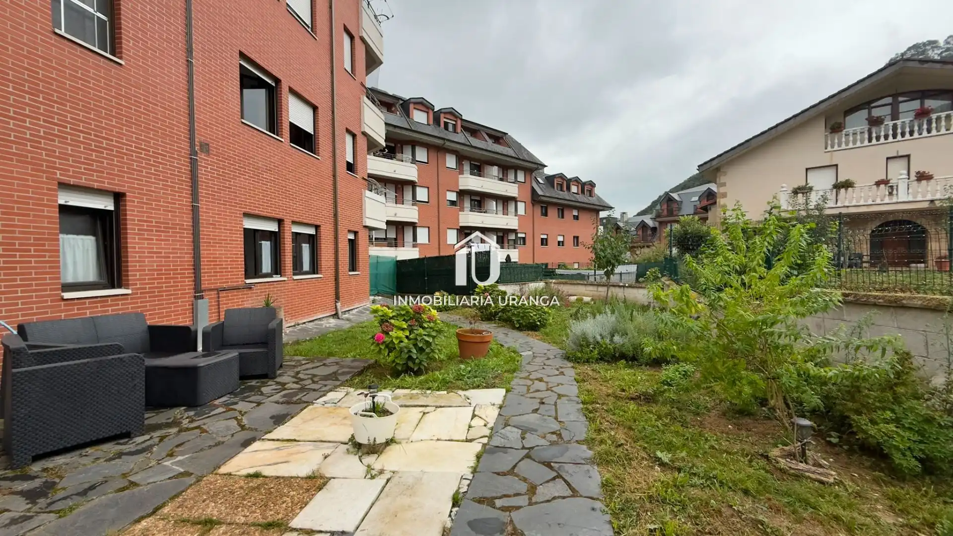 Vista exterior de Pis en venda en Limpias amb Calefacció, Jardí privat i Moblat