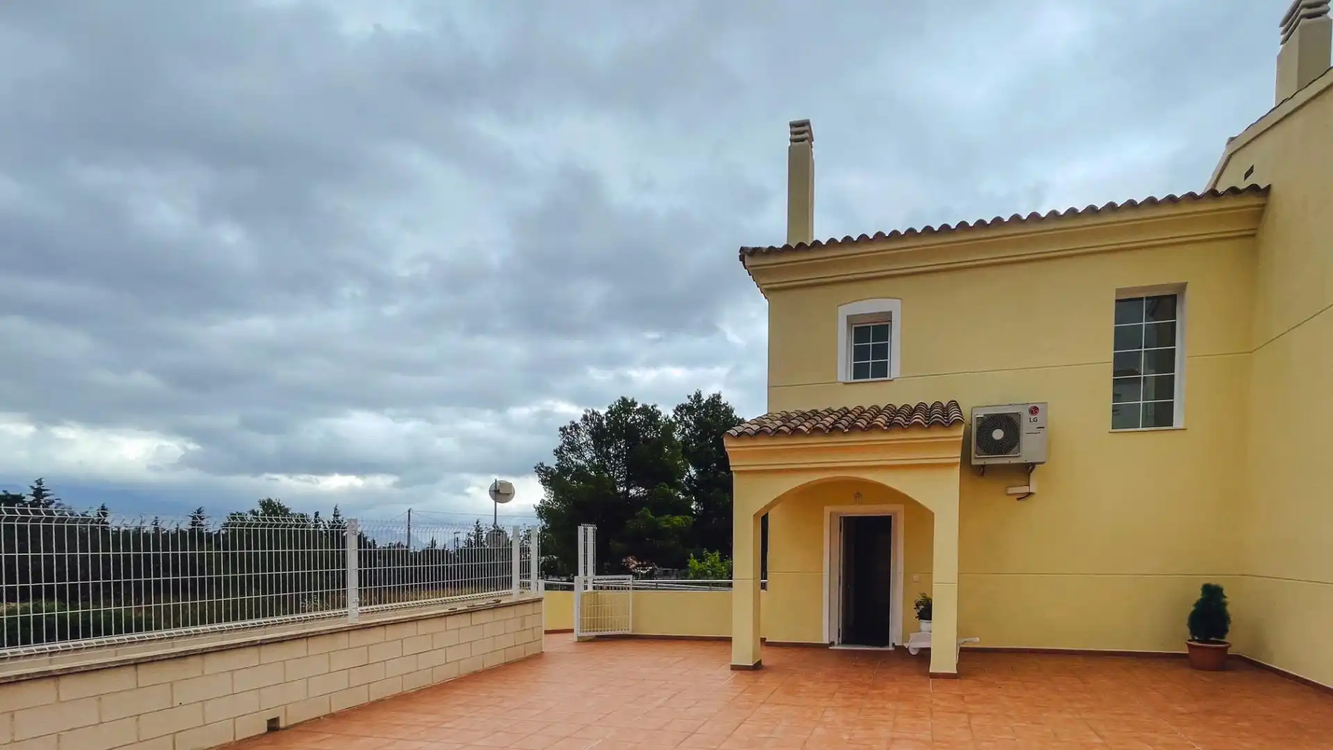 Terrassa de Casa adosada en venda en La Nucia amb Aire condicionat, Jardí privat i Terrassa