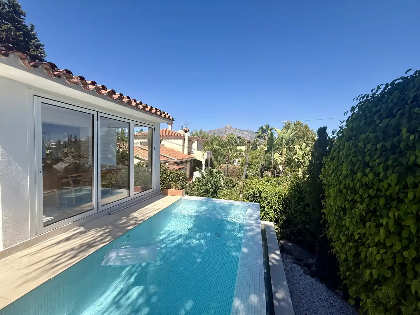 Piscina de Casa o chalet en venta en Marbella con Aire acondicionado, Jardín privado y Terraza