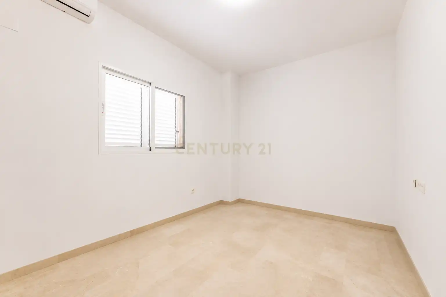 Dormitori de Casa o xalet en venda en Paterna amb Aire condicionat, Jardí privat i Piscina