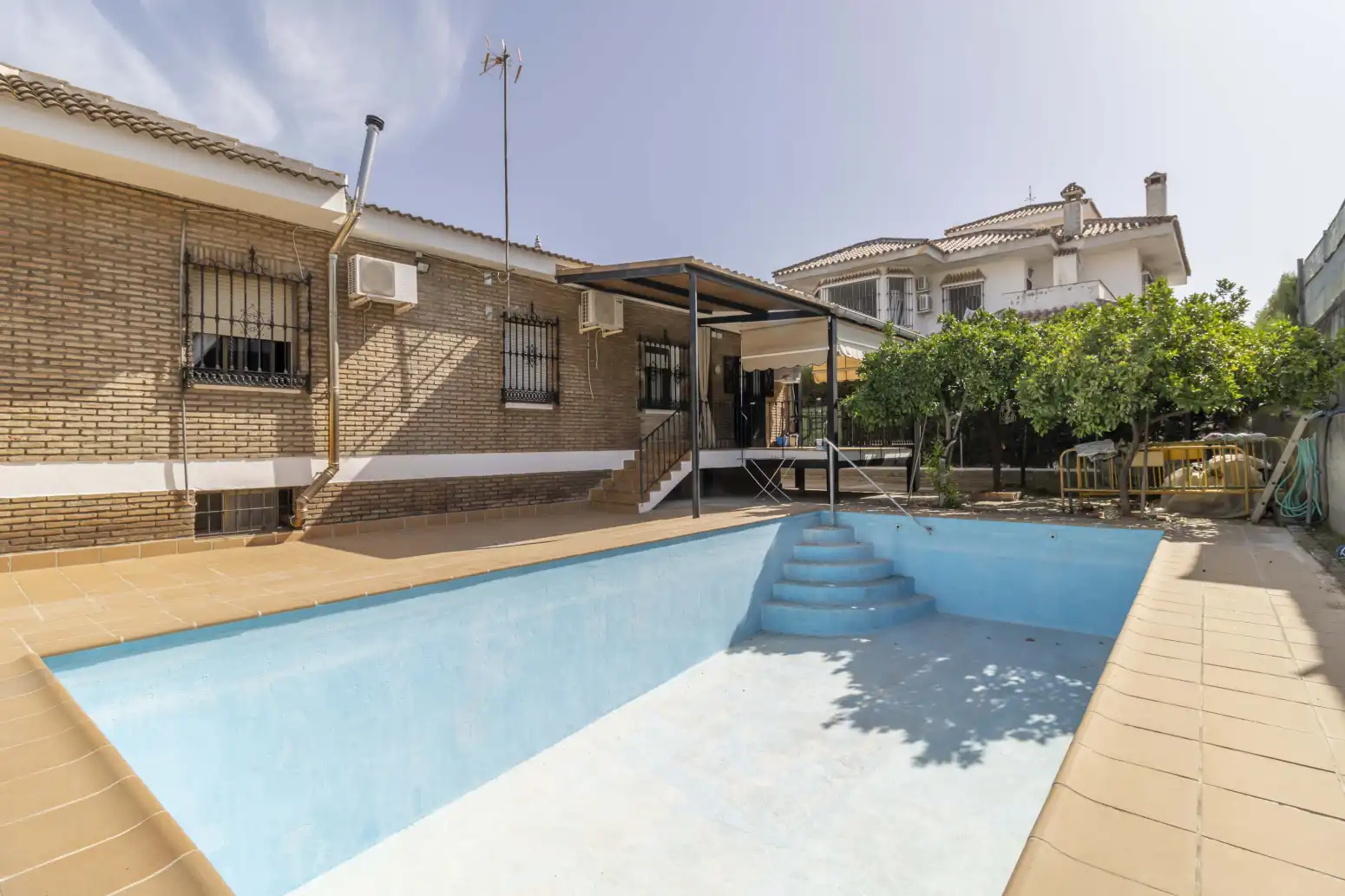 Piscina de Casa o xalet en venda en Gines amb Aire condicionat, Terrassa i Traster