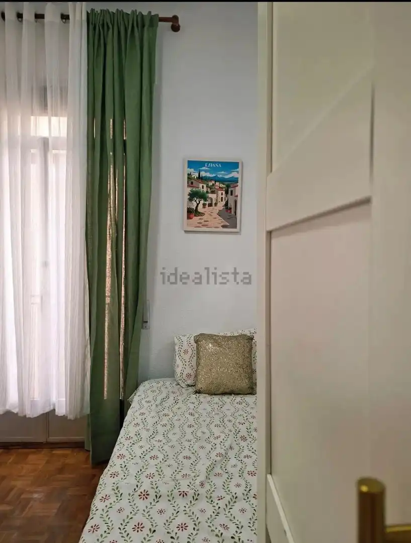 Habitación de Piso de alquiler en Madrid con Calefacción, Amueblado y Balcón