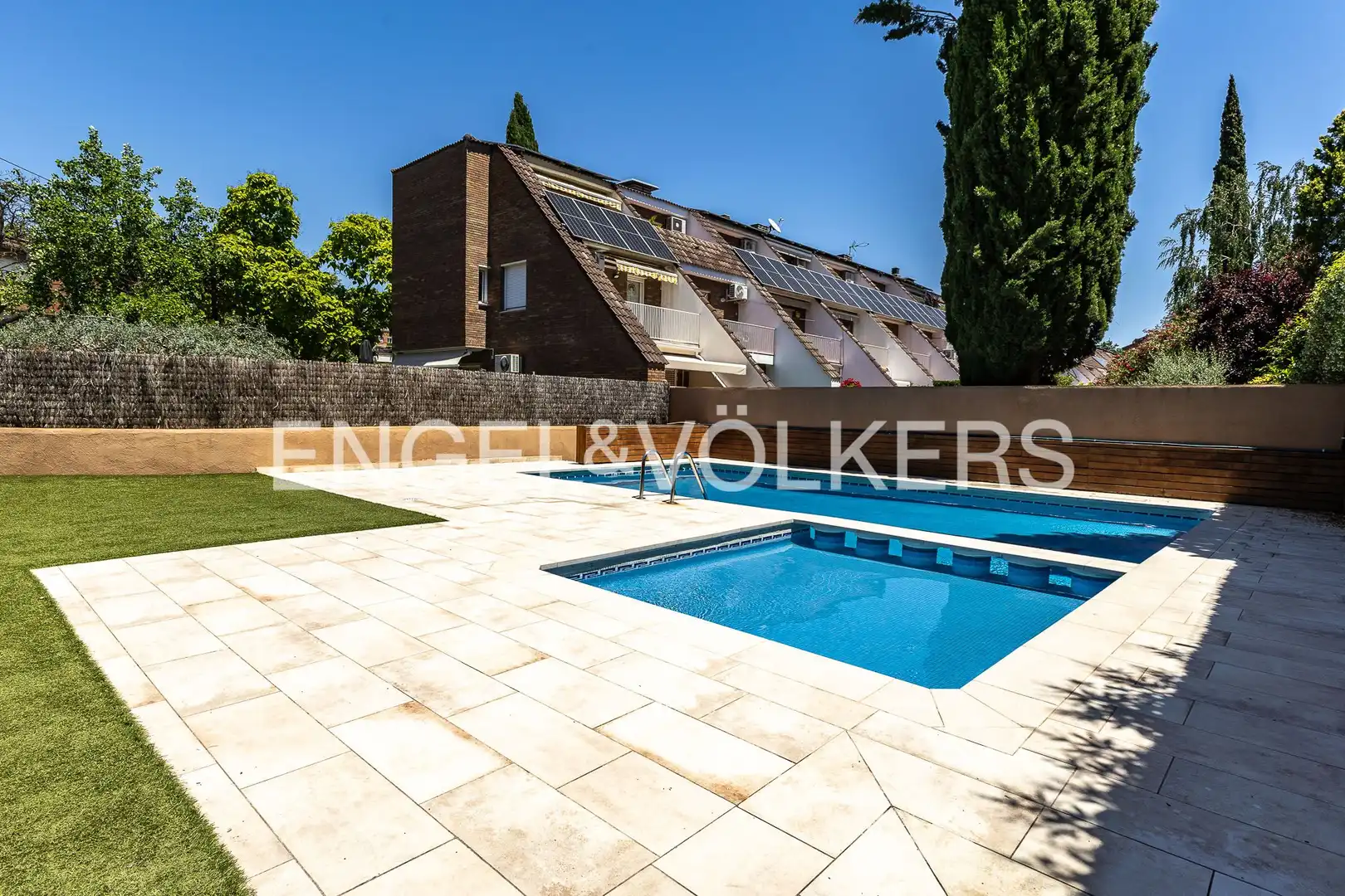 Piscina de Casa o xalet en venda en Sant Cugat del Vallès amb Aire condicionat, Calefacció i Jardí privat