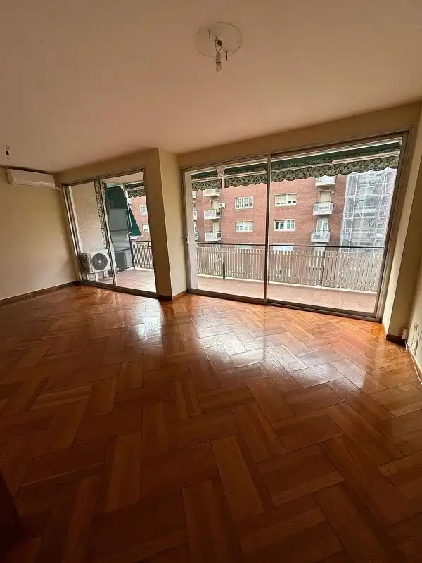 Sala d'estar de Pis en venda en Barcelona amb Aire condicionat, Calefacció i Jardí privat