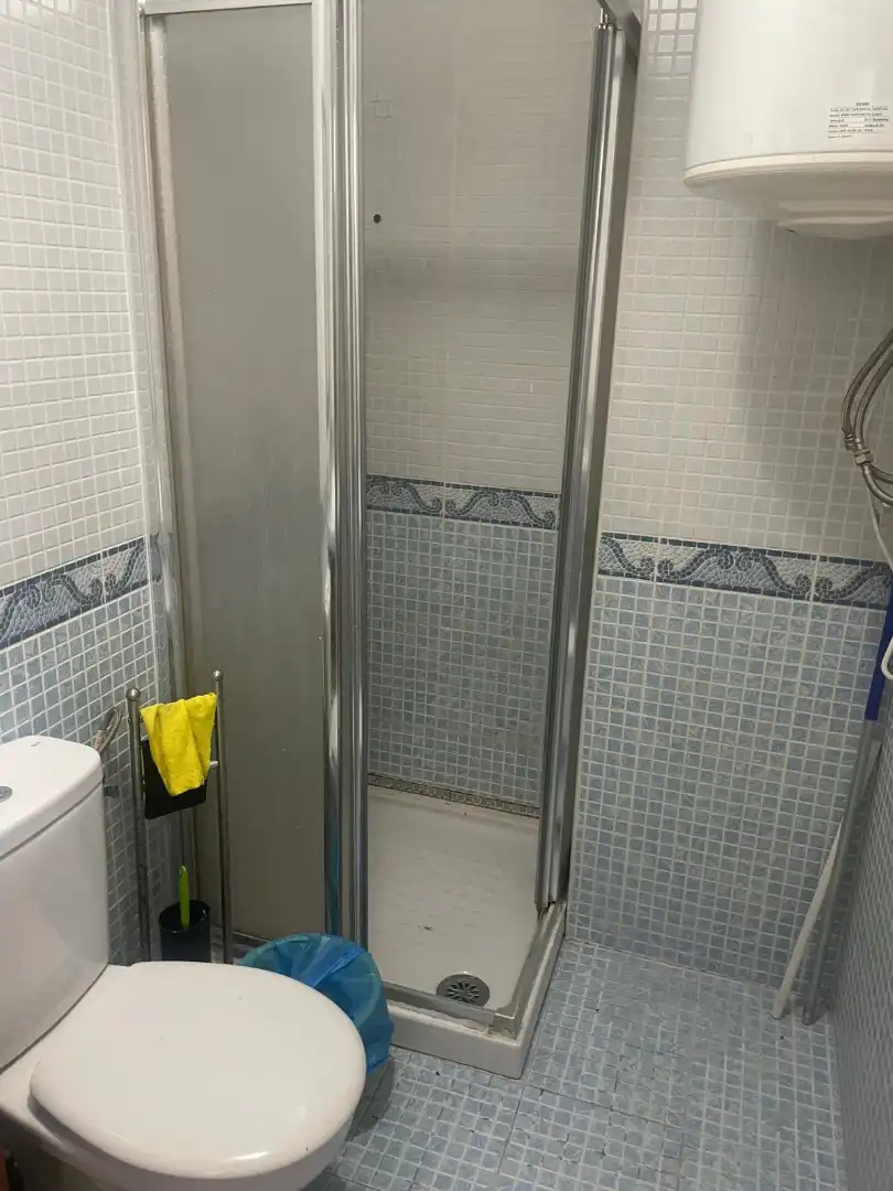 Bathroom of Flat for sale in Granada  with Air Conditioner, Heating and Furnished