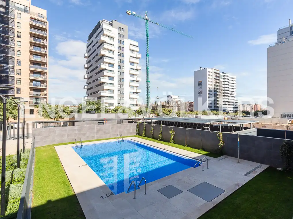 Piscina de Pis de lloguer en Valencia amb Aire condicionat, Calefacció i Terrassa