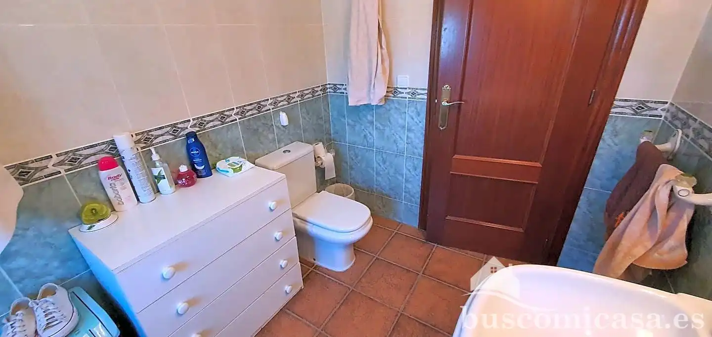 Bany de Casa o xalet en venda en Linares amb Aire condicionat, Calefacció i Jardí privat