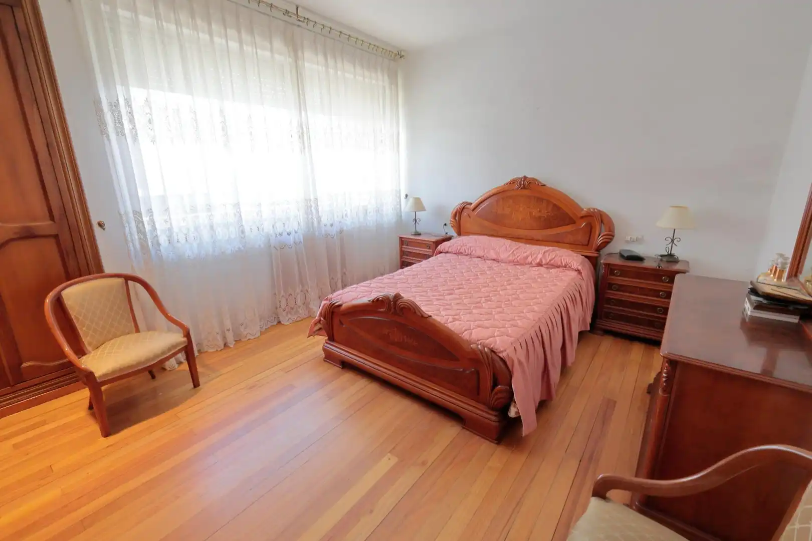 Habitación de Casa adosada en venta en O Barco de Valdeorras   con Calefacción, Piscina y Balcón