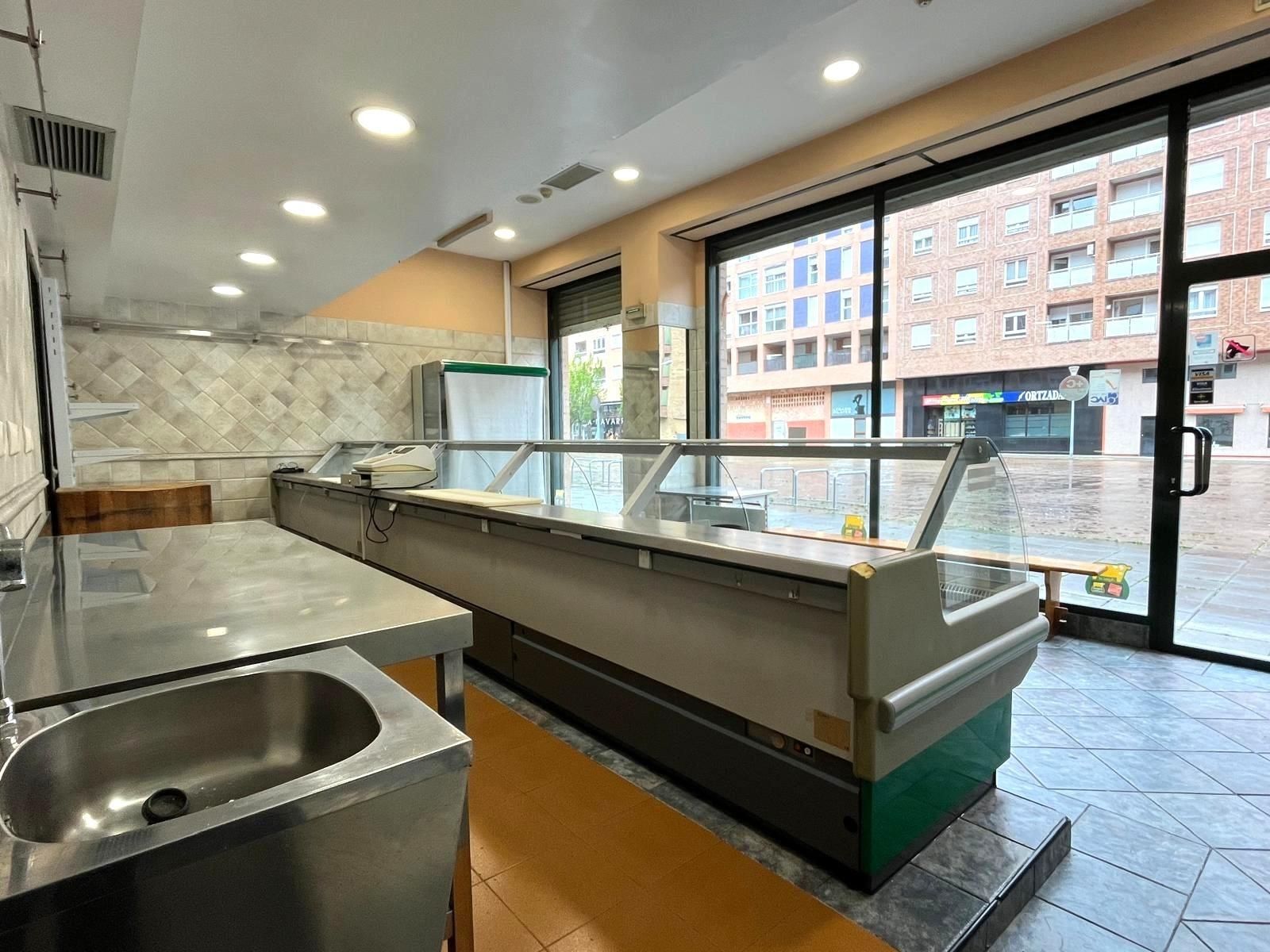 Premises for sale in  Pamplona / Iruña  with Furnished