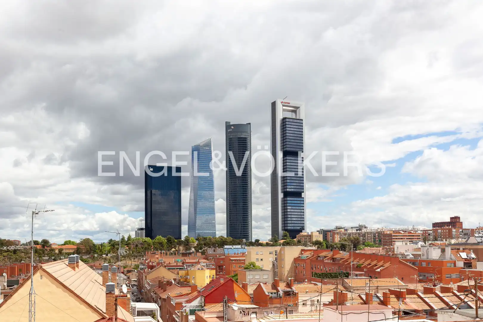 Vista exterior de Dúplex de lloguer en Madrid amb Aire condicionat, Calefacció i Piscina