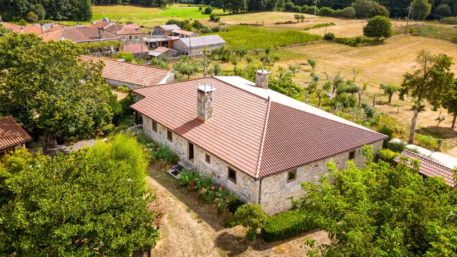 Vista exterior de Finca rústica en venda en Chantada amb Aire condicionat, Calefacció i Jardí privat