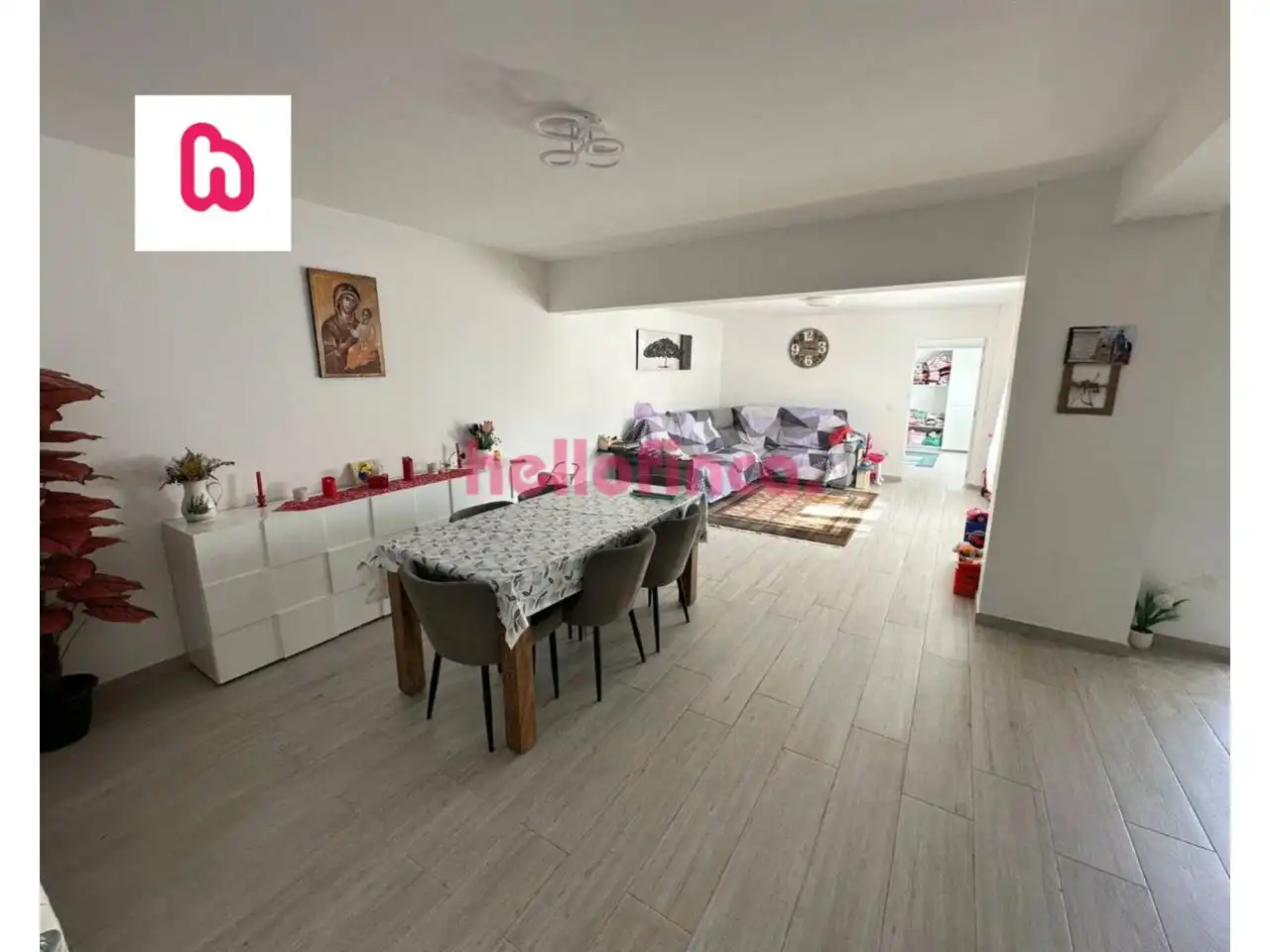 Sala d'estar de Casa adosada en venda en Sant Pere de Torelló amb Calefacció, Terrassa i Alarma
