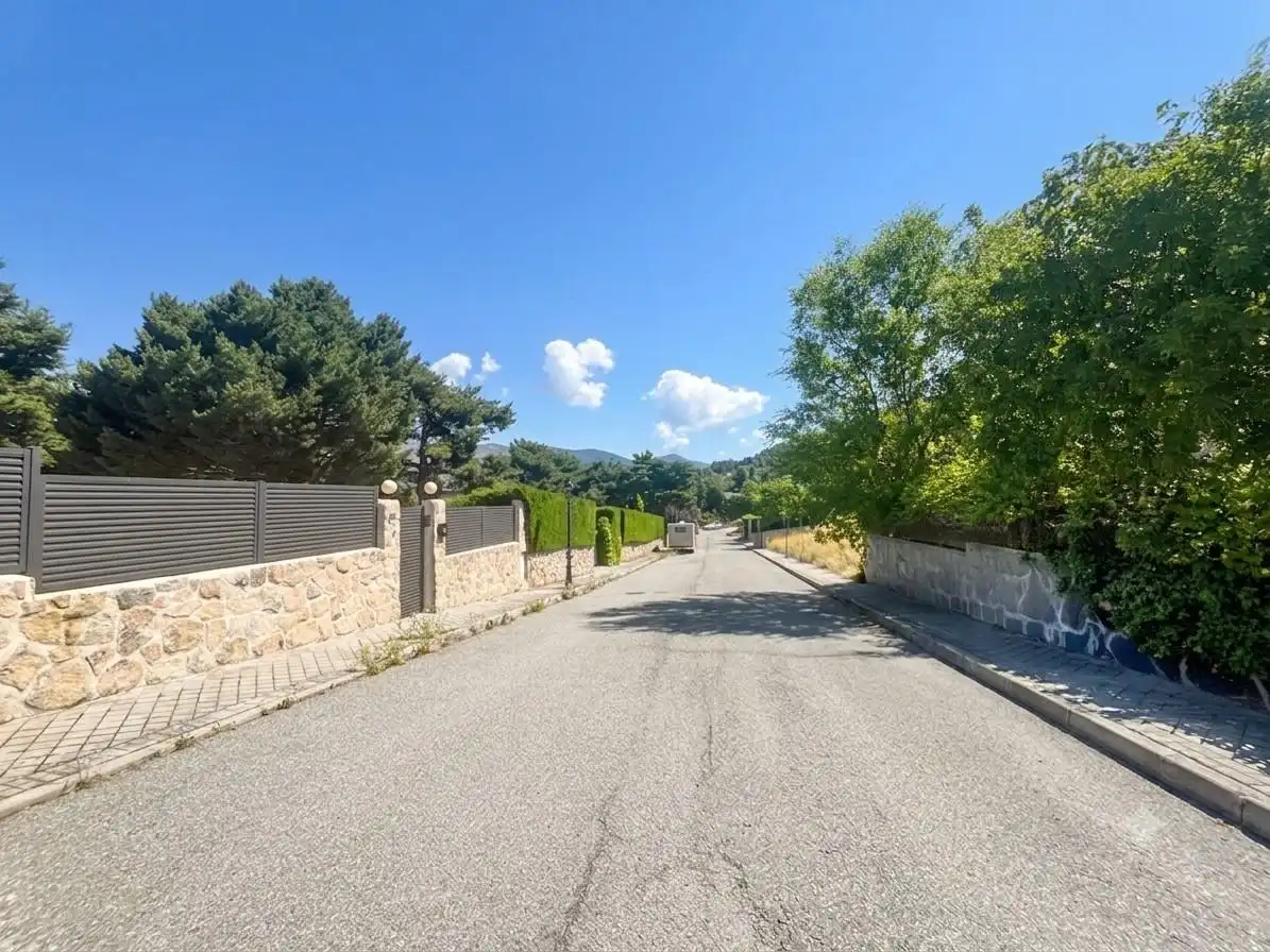 Vista exterior de Casa o chalet en venta en El Espinar con Calefacción y Terraza