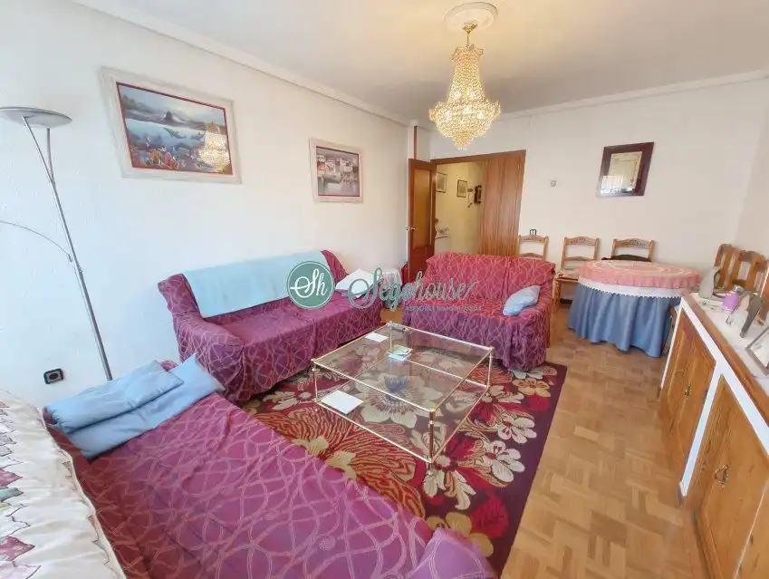 Living room of Flat for sale in Segovia  with Heating, Parquet flooring and Terrace