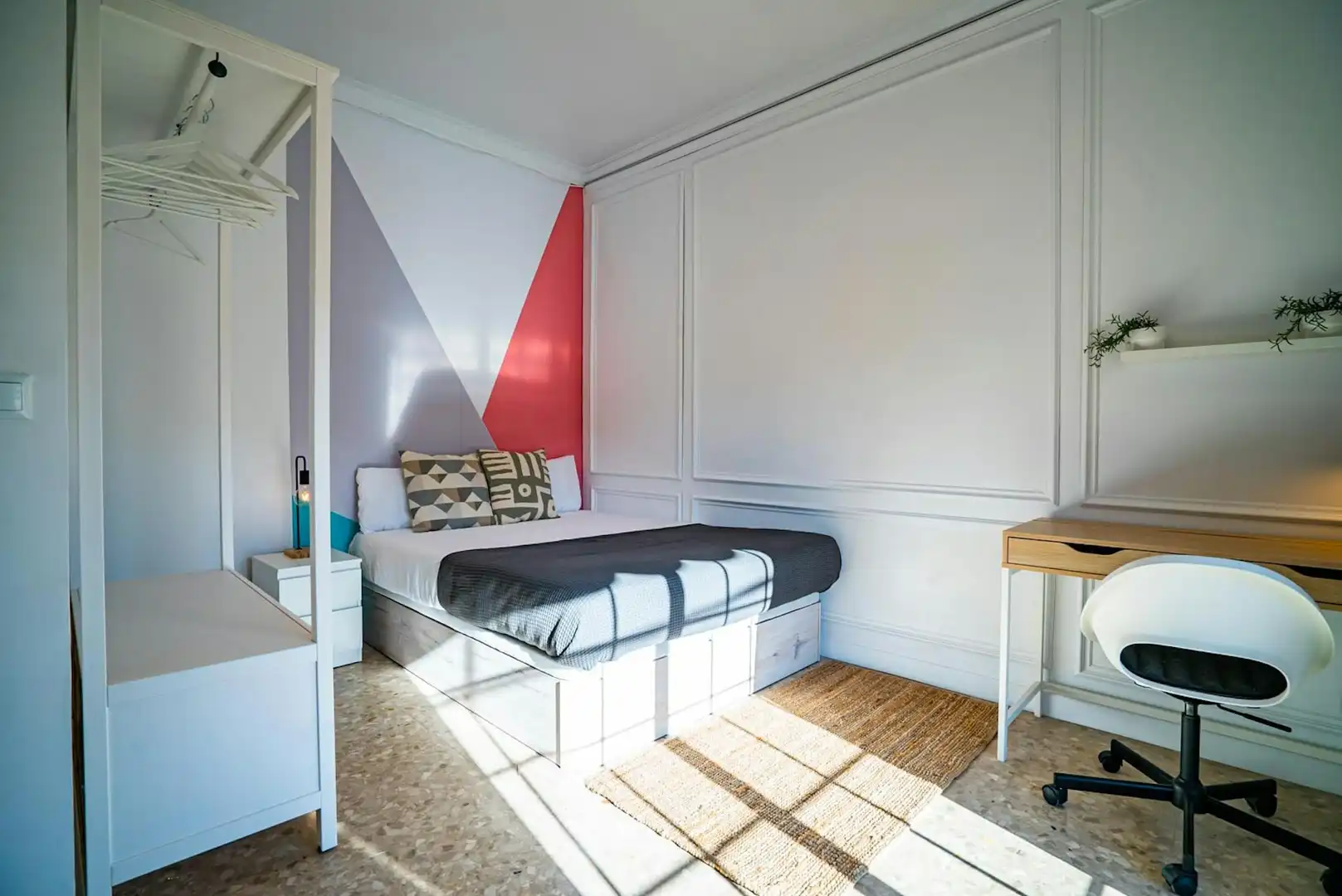 Bedroom of Flat for share in L'Hospitalet de Llobregat  with Washing machine