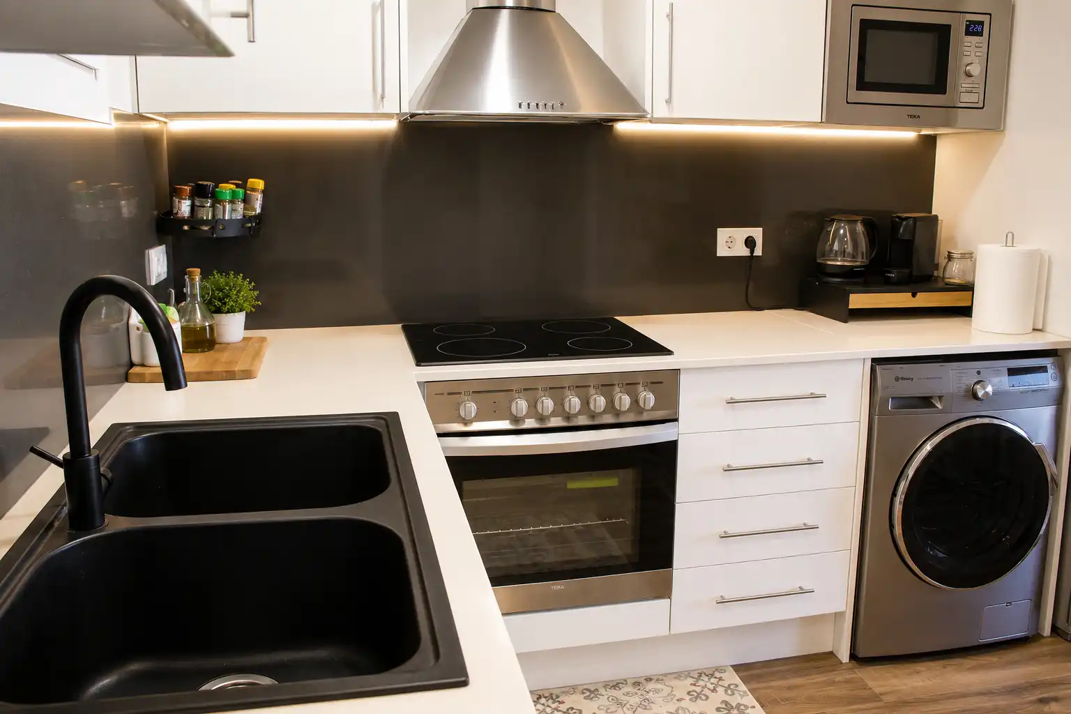 Cuina de Apartament en venda en Palamós amb Aire condicionat, Calefacció i Terrassa