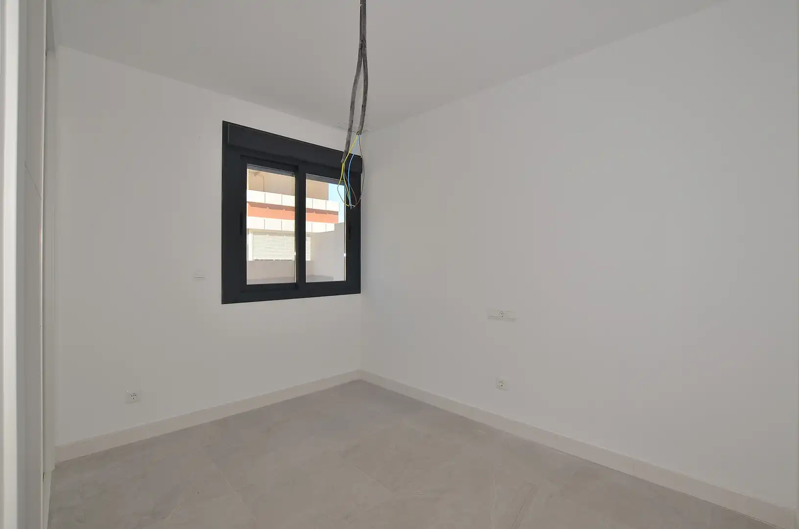 Bedroom of Flat for sale in Fuengirola  with Air Conditioner, Terrace and Storage room
