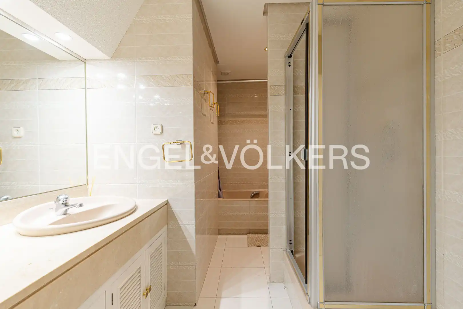 Baño de Casa o chalet en venta en Pozuelo de Alarcón con Aire acondicionado, Calefacción y Jardín privado