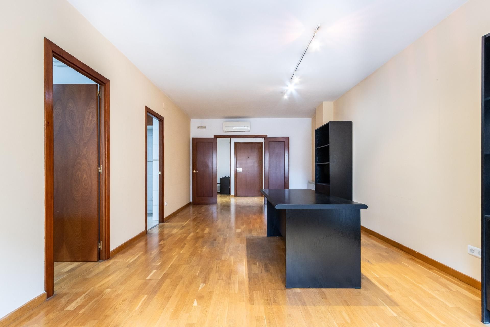 Piso en venta en Sabadell con Calefacción y Parquet