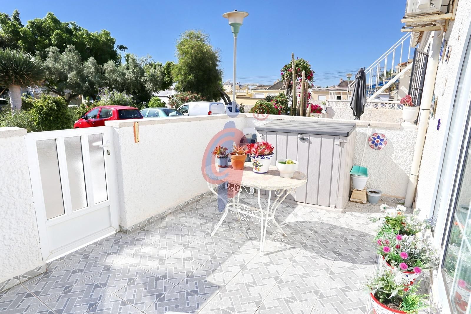 Garden of House or chalet for sale in Torrevieja  with Air Conditioner, Heating and Private garden