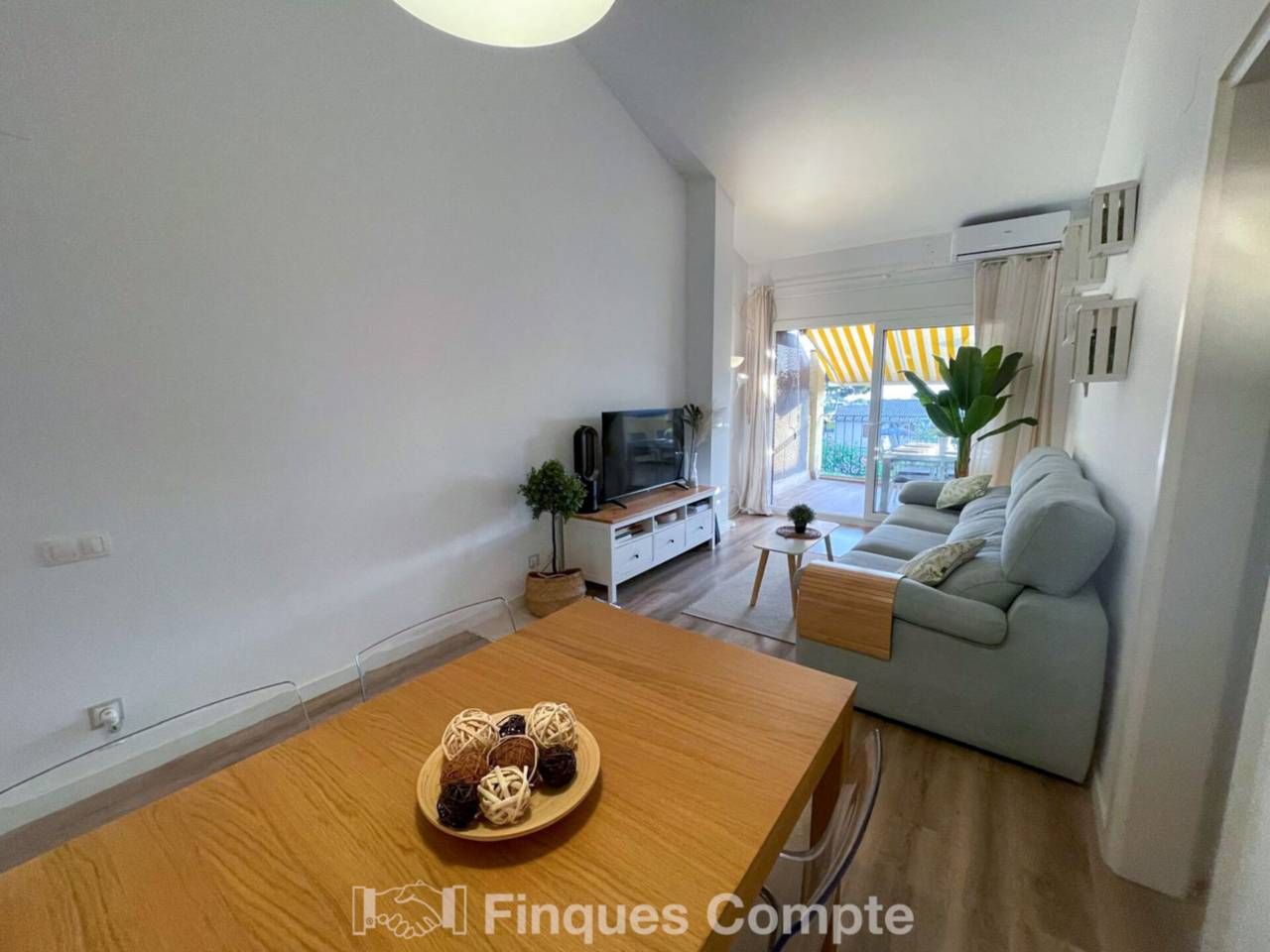 Sala d'estar de Apartament en venda en Roda de Berà amb Aire condicionat, Parquet i Terrassa
