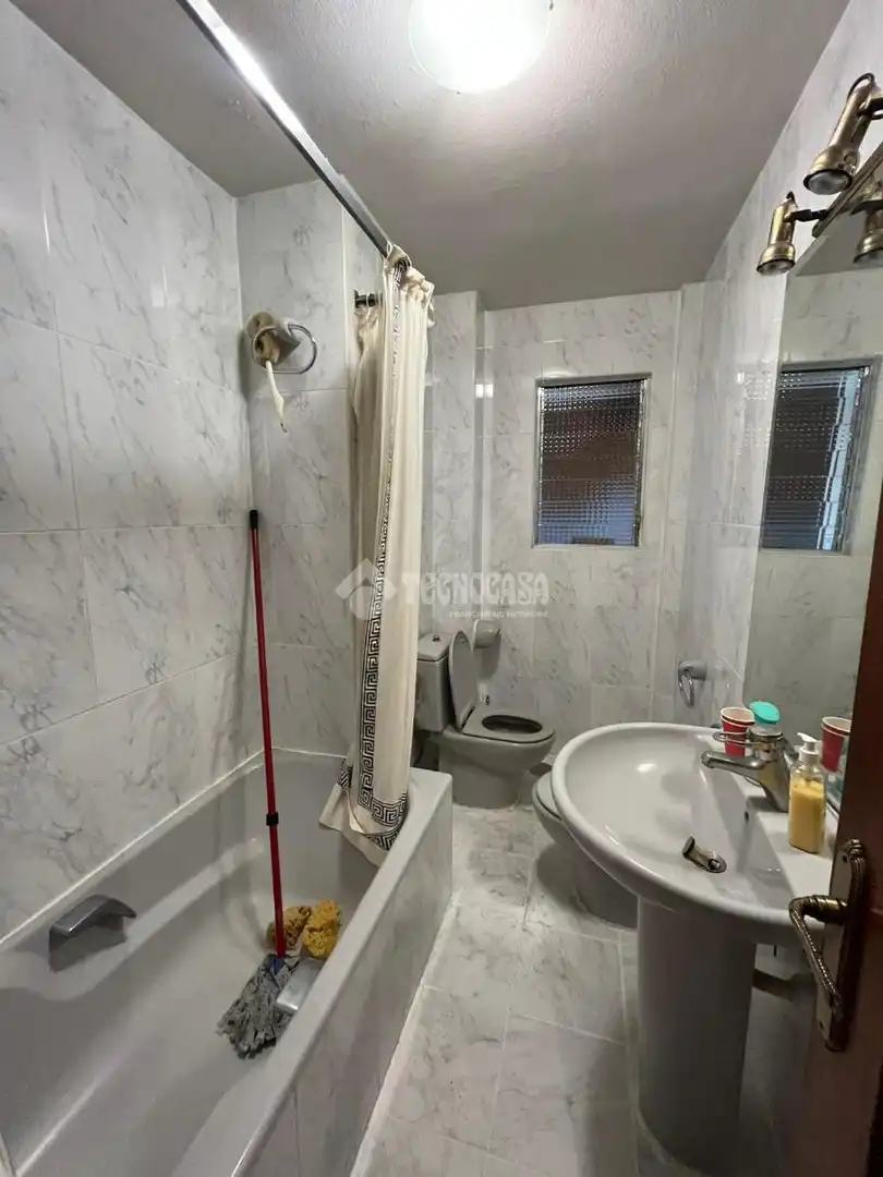 Baño de Piso en venta en Madrid con Calefacción y Terraza