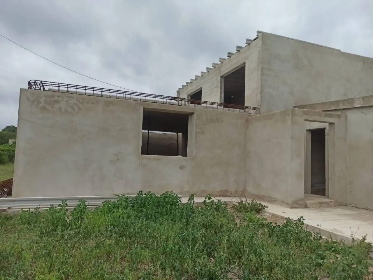 Vista exterior de Casa o xalet en venda en San Rafael del Río amb Piscina