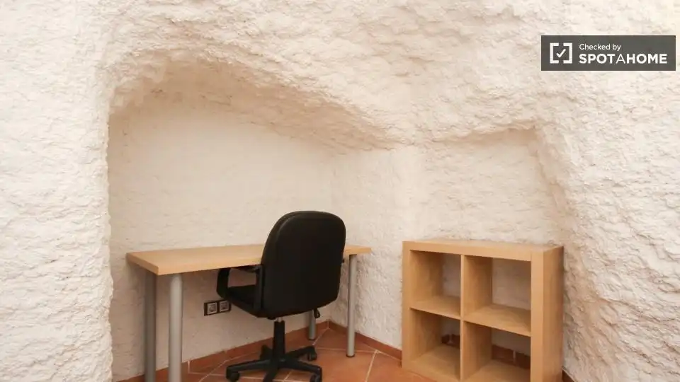 Flat for share in Granada  with Air Conditioner, Heating and Furnished