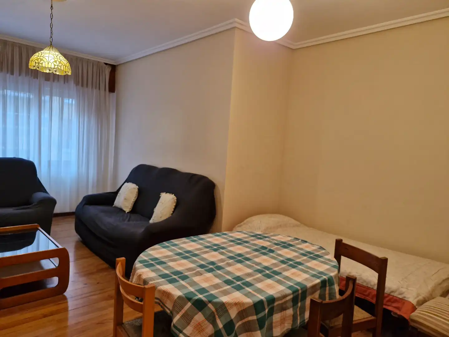 Sala de estar de Piso de alquiler en Vitoria - Gasteiz con Calefacción, Parquet y Amueblado
