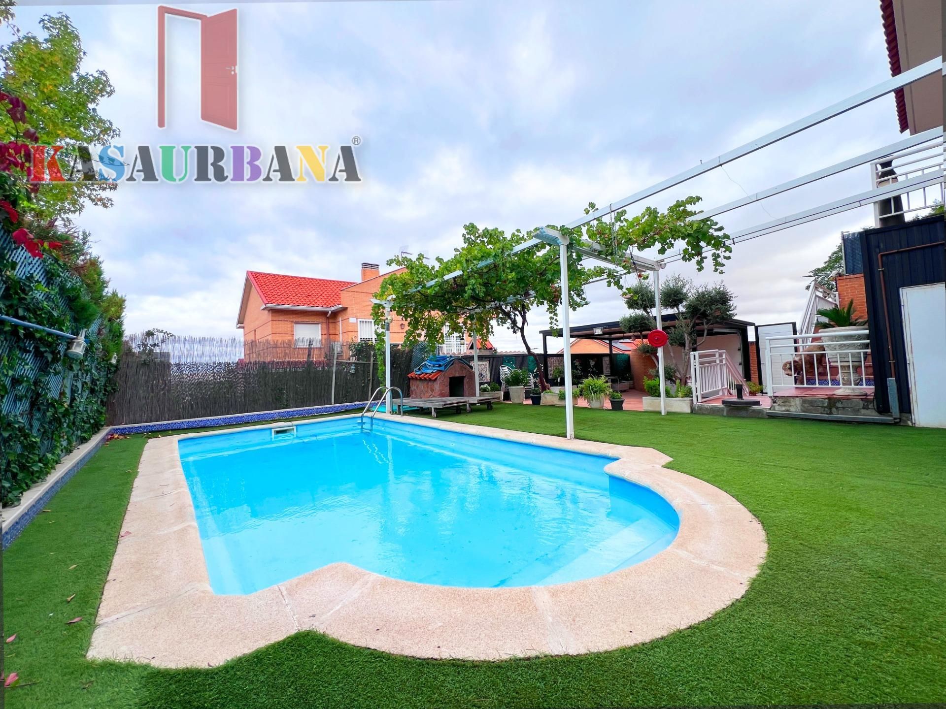 Exterior view of House or chalet for sale in Aranjuez  with Air Conditioner, Heating and Private garden