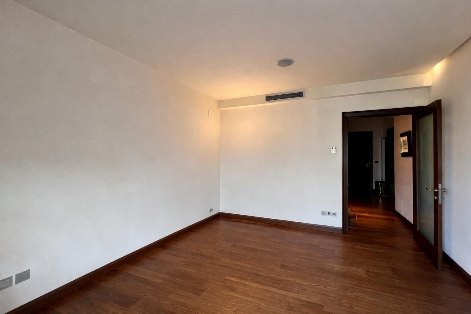 Oficina de alquiler en  Barcelona Capital con Calefacción, Amueblado y Balcón