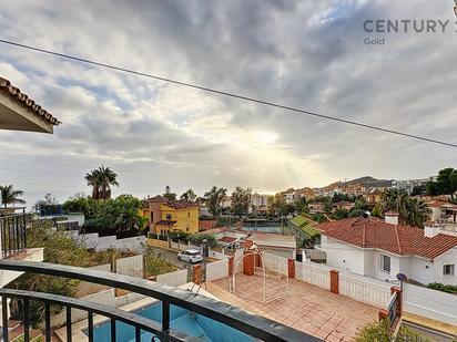 Vista exterior de Casa o xalet en venda en Rincón de la Victoria amb Terrassa, Piscina i Balcó