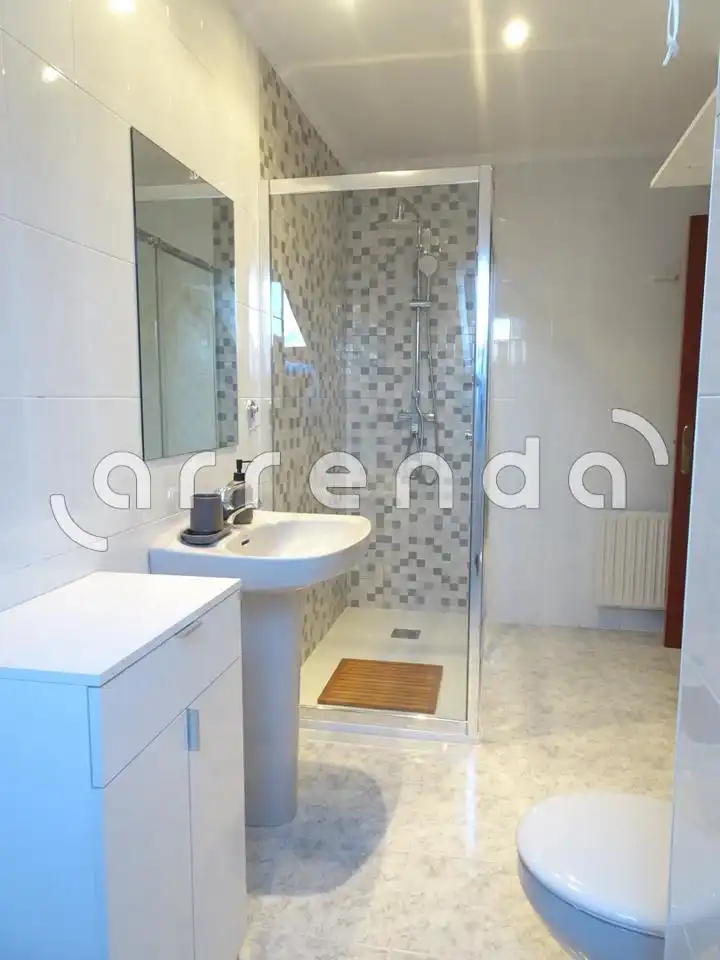 Badezimmer von Wohnung zur Miete in Santander mit Heizung und Möbliert