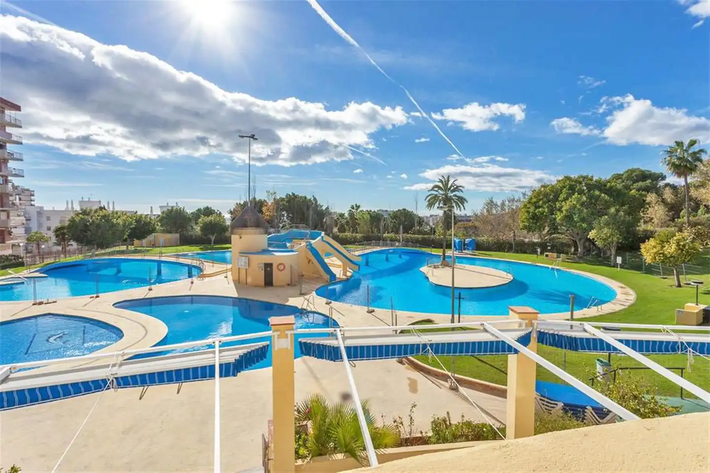 Schwimmbecken von Wohnung zum Verkauf in Benalmádena mit Klimaanlage, Heizung und Terrasse
