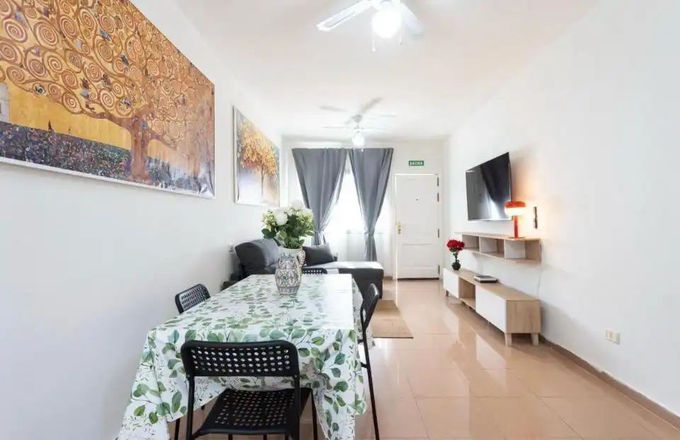 Sala d'estar de Casa o xalet en venda en Adeje amb Jardí privat, Terrassa i Moblat