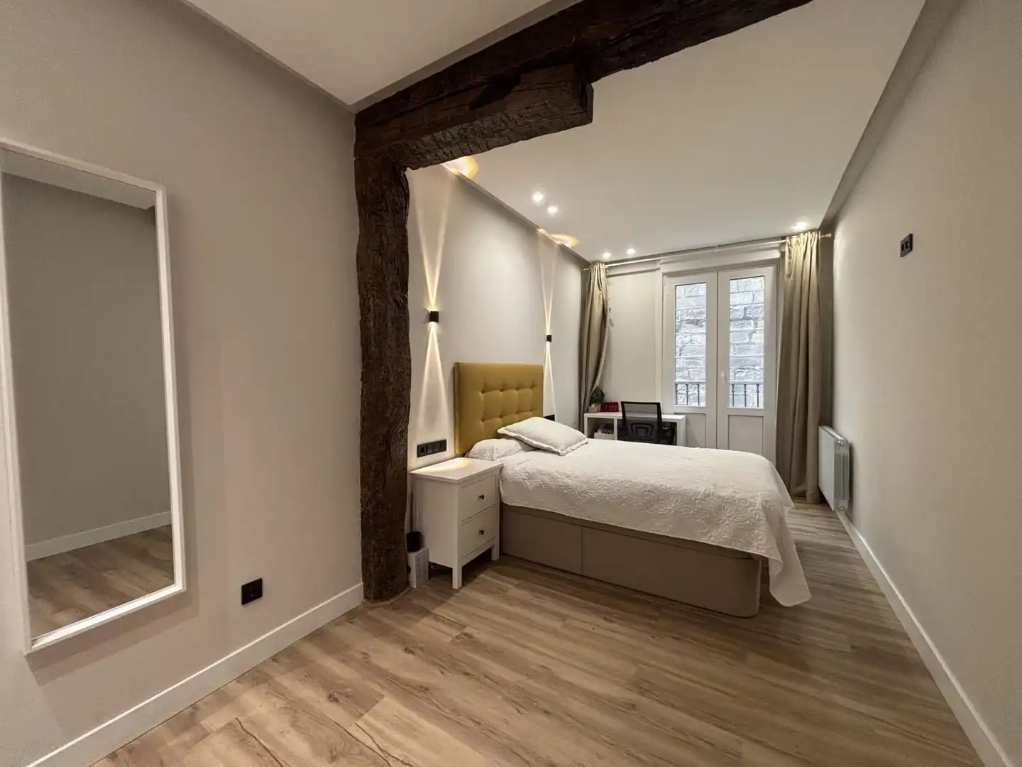 Habitación de Piso de alquiler en Bilbao  con Amueblado y Balcón
