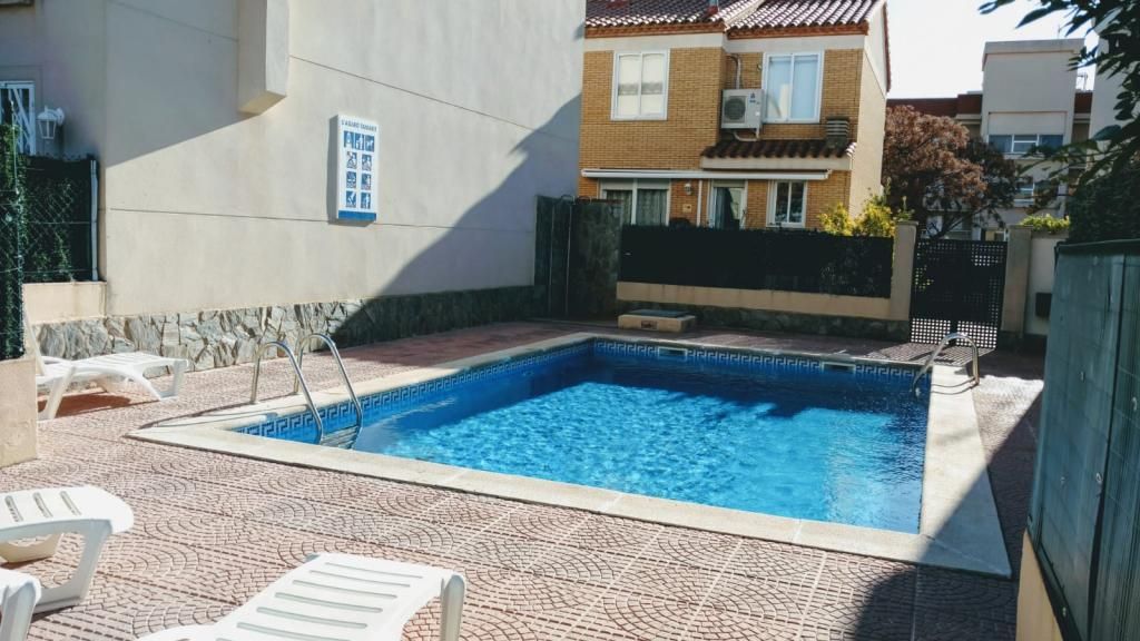 Piscina de Casa adosada de lloguer en Cambrils amb Calefacció, Piscina i Moblat