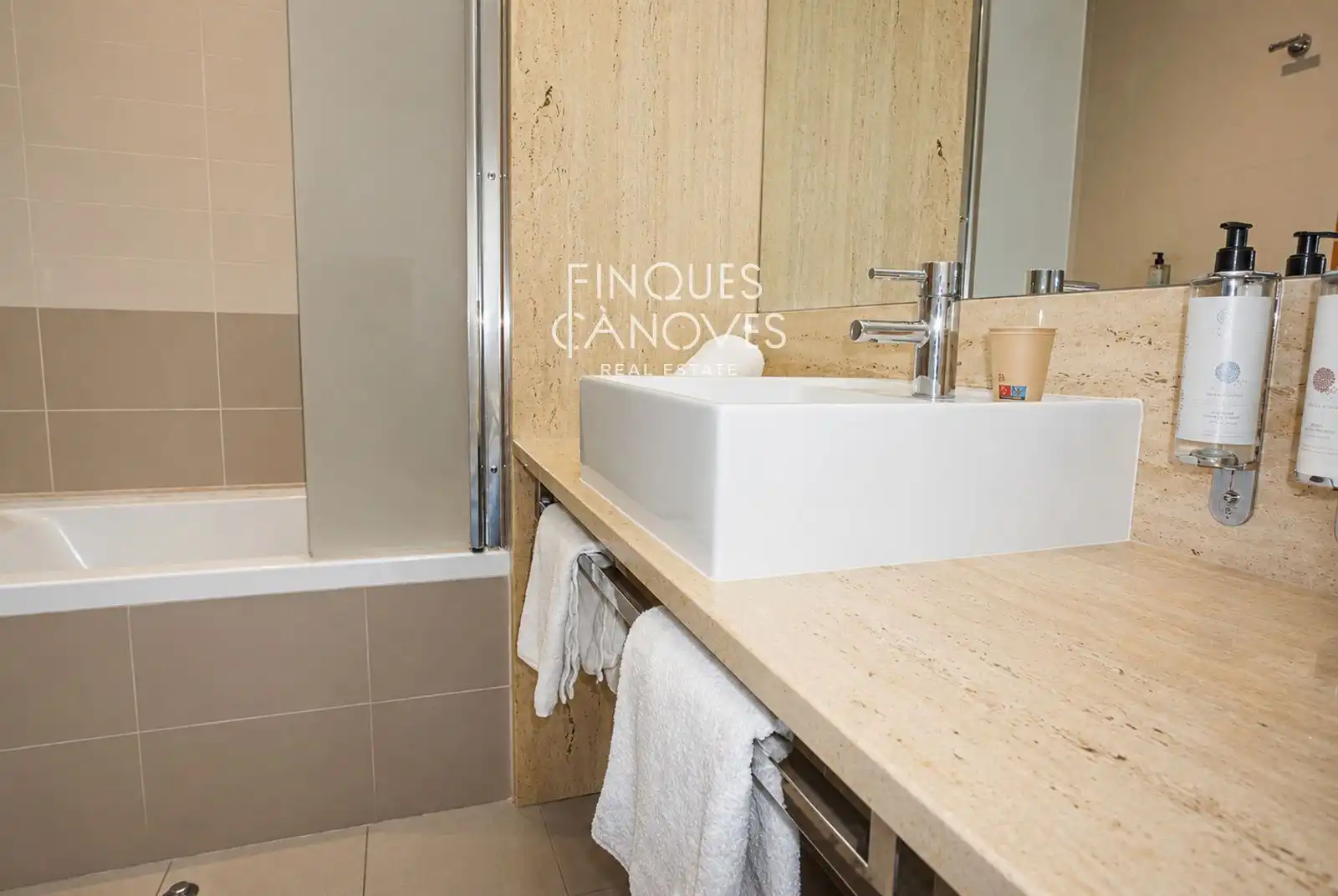 Bany de Edifici en venda en Girona